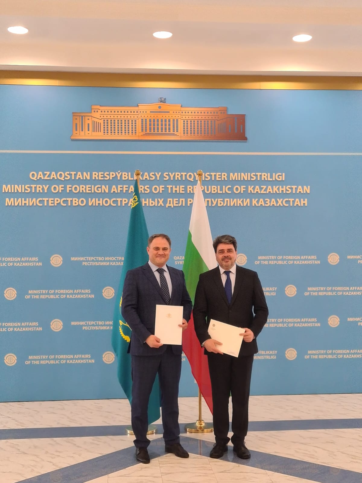 30 години дипломатически отношения между България и Казахстан